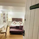 Burnley House Konukevi