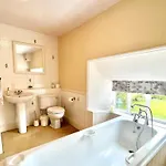Burnley House Konukevi